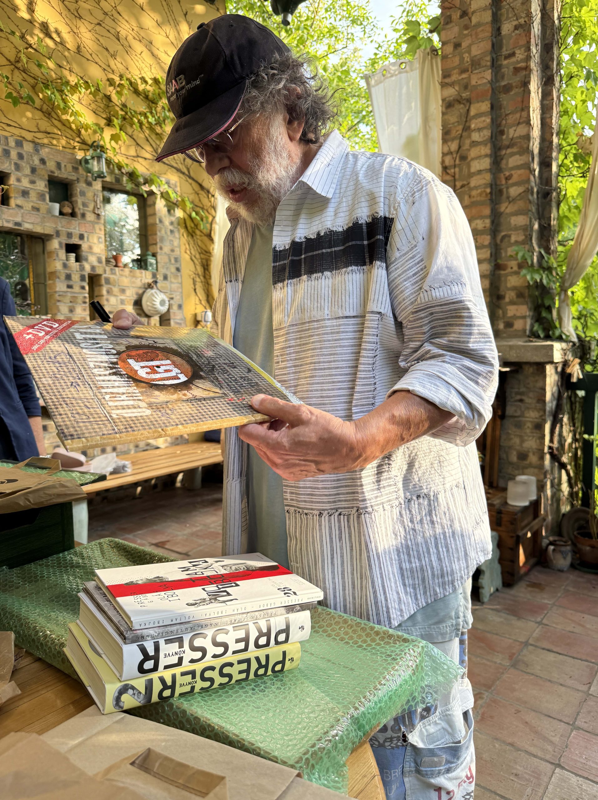 Egy iskolatáskányi remény – jótékonysági online aukció